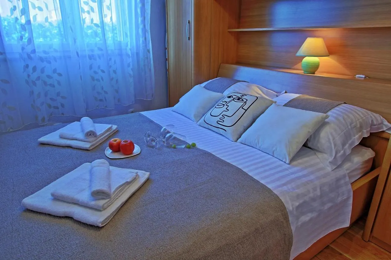 Apartman Jelena Kastela 0*,  Croatia