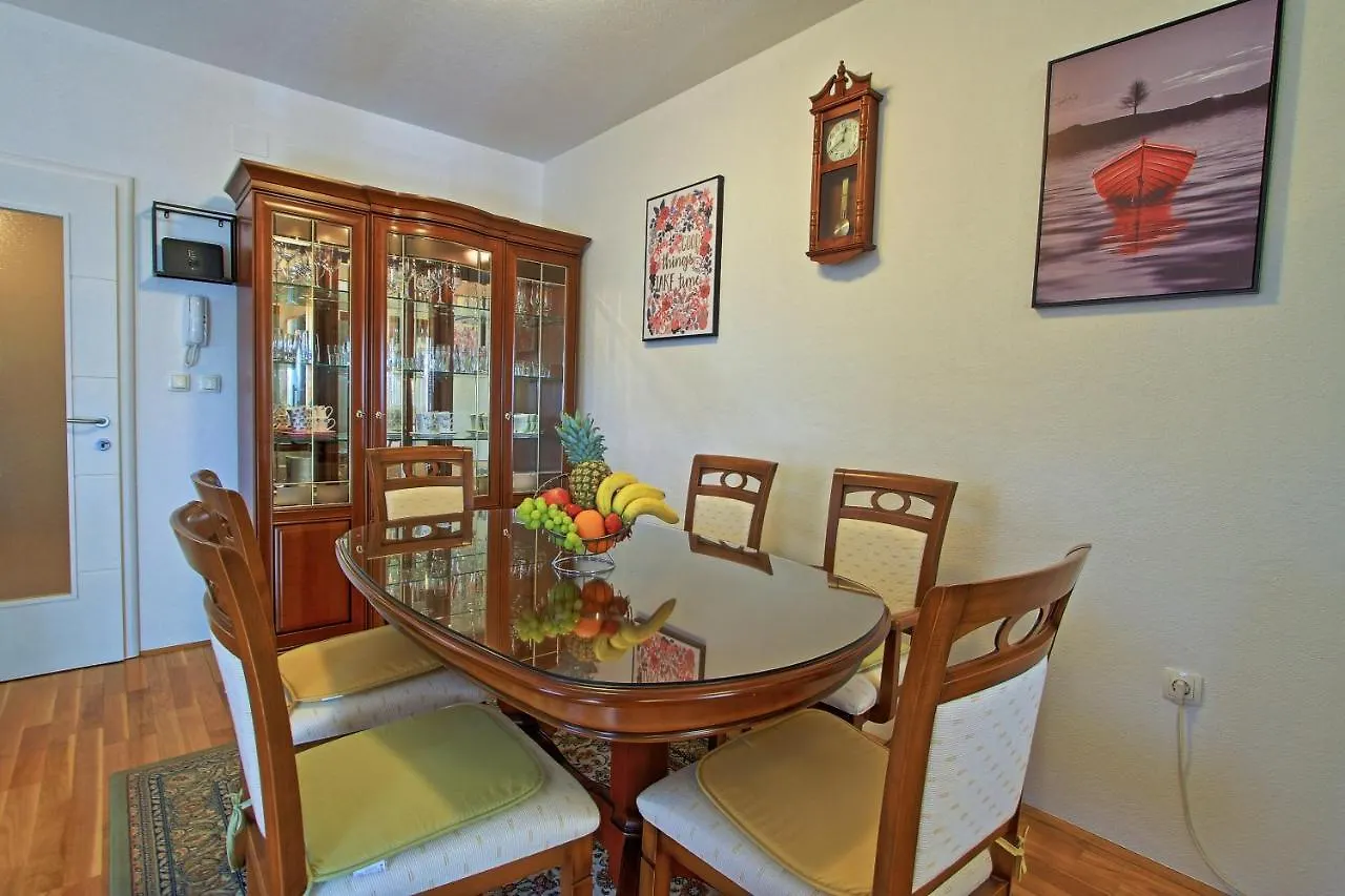 Apartman Jelena Kastela 0*,