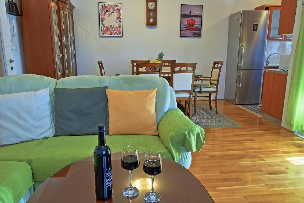 Apartman Jelena Kastela 0*,  Croatia